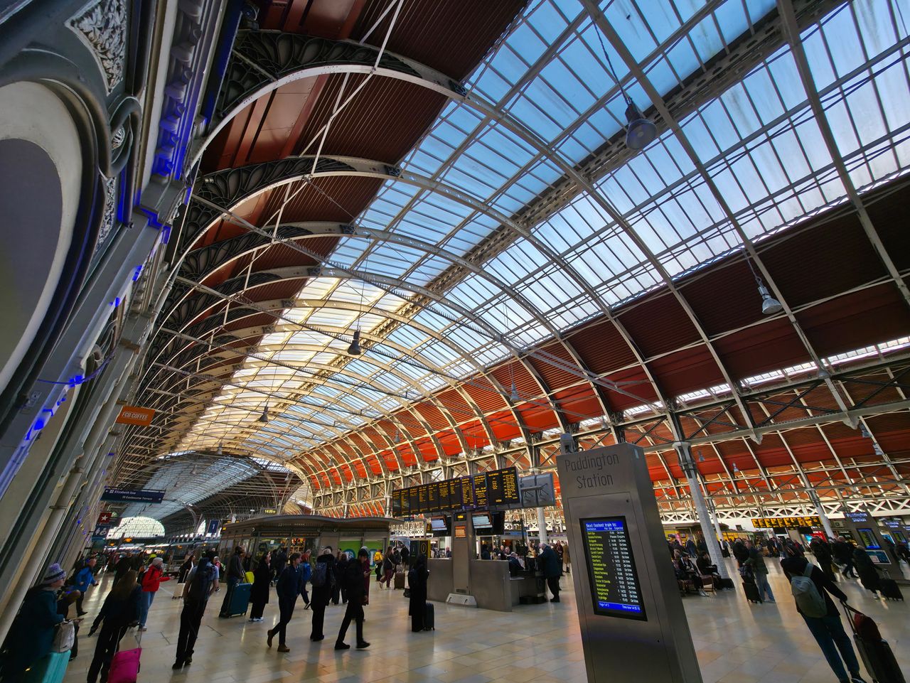 Galaxy S25 Ultra photo of Paddington station