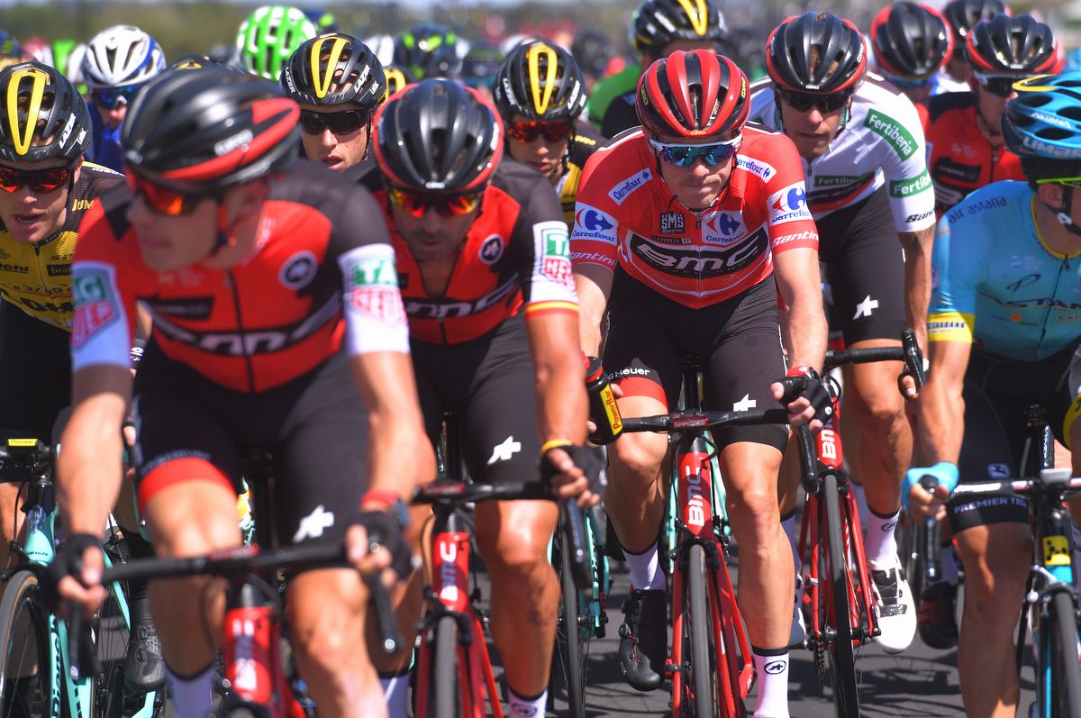 Rohan Dennis protected by his BMC teammates