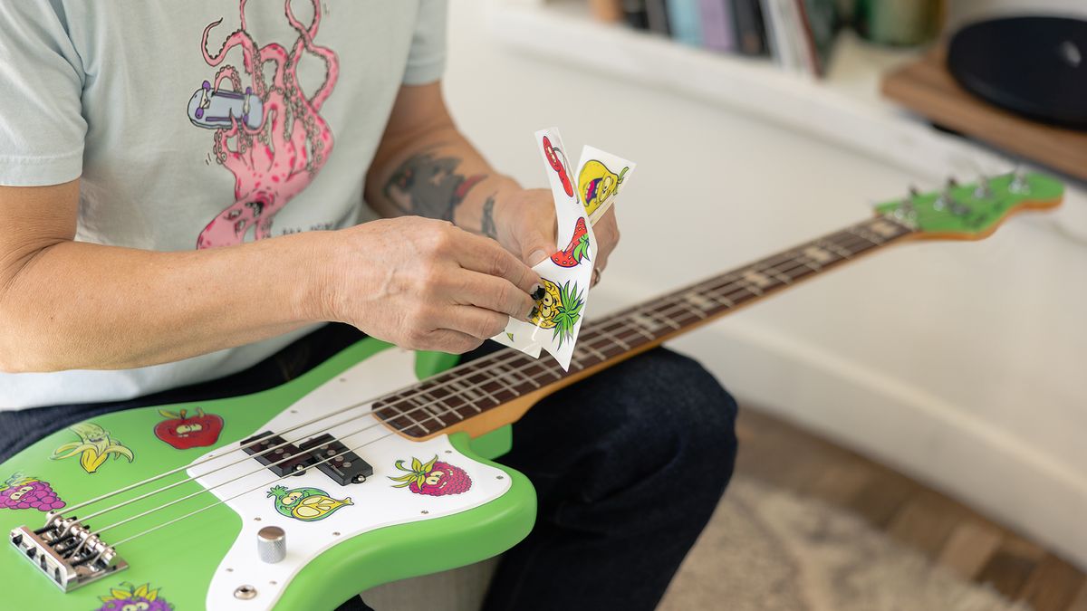 Fender Mark Hoppus Stoned Fruit Jaguar Bass