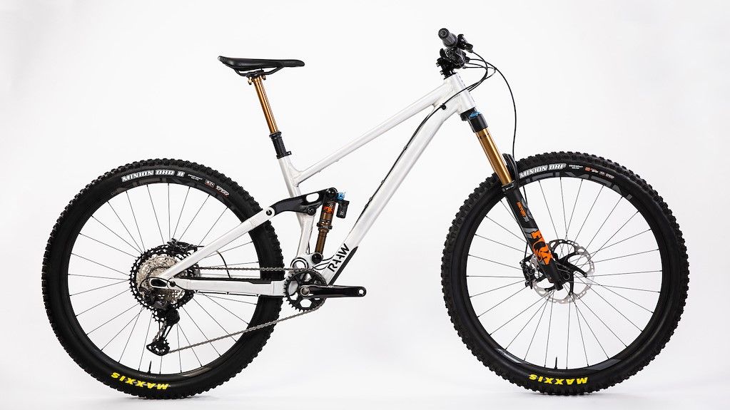 Raaw Madonna is an modern geometry 29er enduro bike 