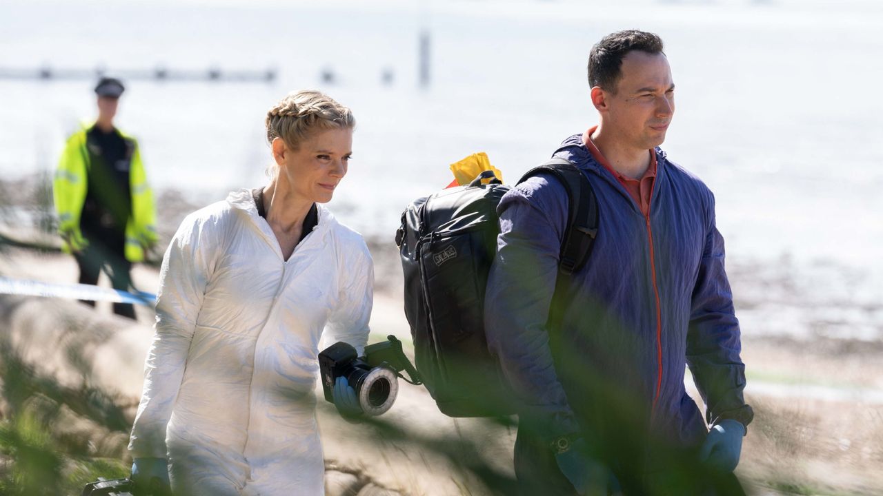 Dr Nikki Alexander &amp; Jack Hodgson in Silent Witness played by Emilia Fox and Jack Hodgson