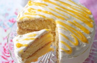 Lemon cake with lemon curd buttercream