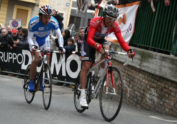 Garzelli and Scarponi go mano-a-mano before the finish