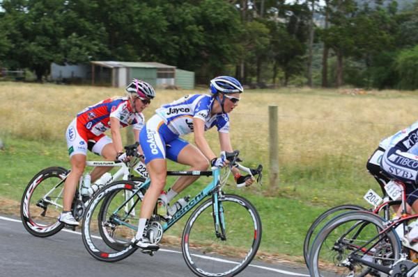 Bronze medallist, Joanne Hogan (Team Jayco-VIS) corners into Fiskin Road in the break