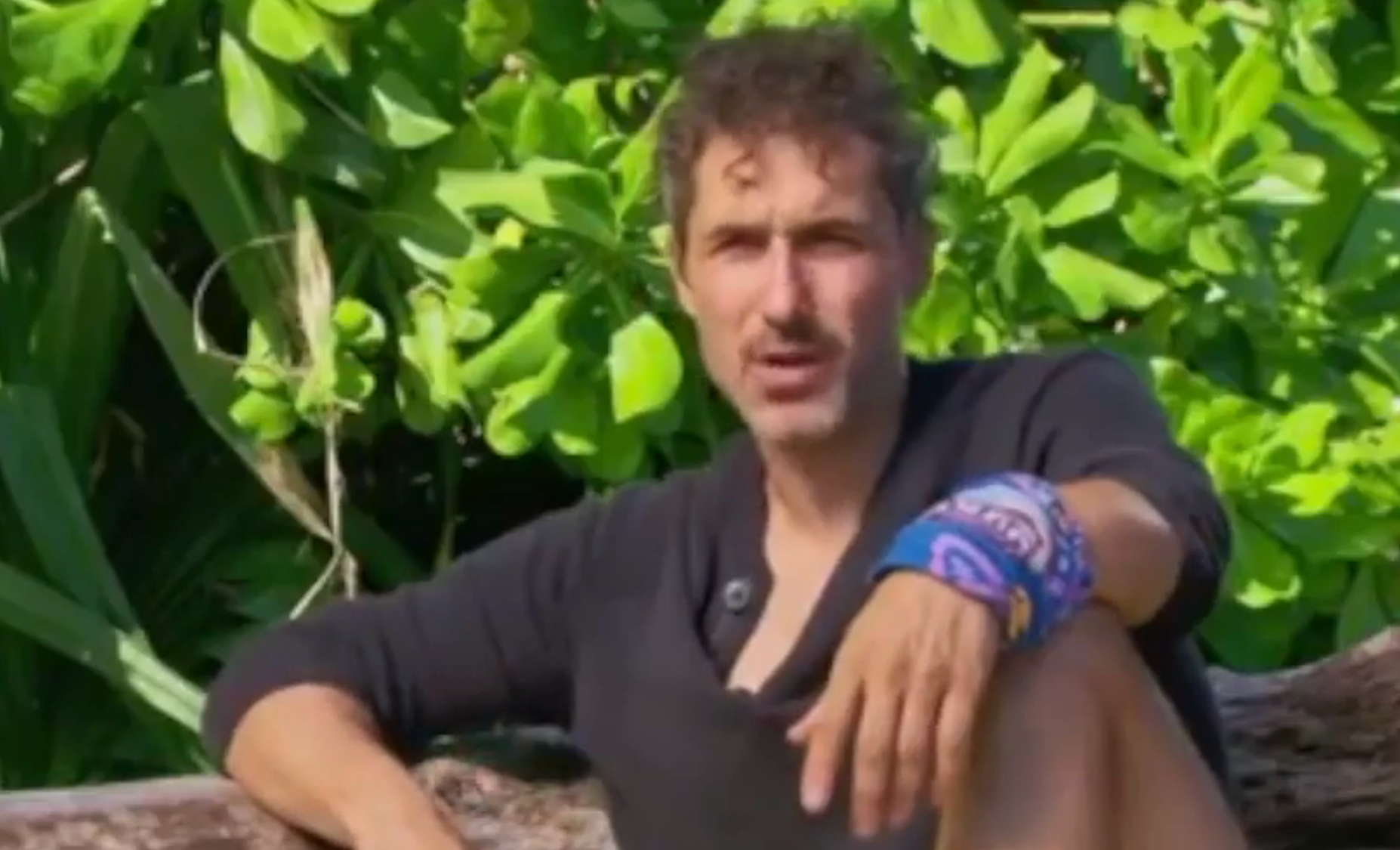 Ethan Zohn talks into the camera on Survivor.