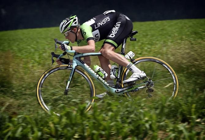 Steven Kruijswijk (Belkin) tucks on a descent during stage 6