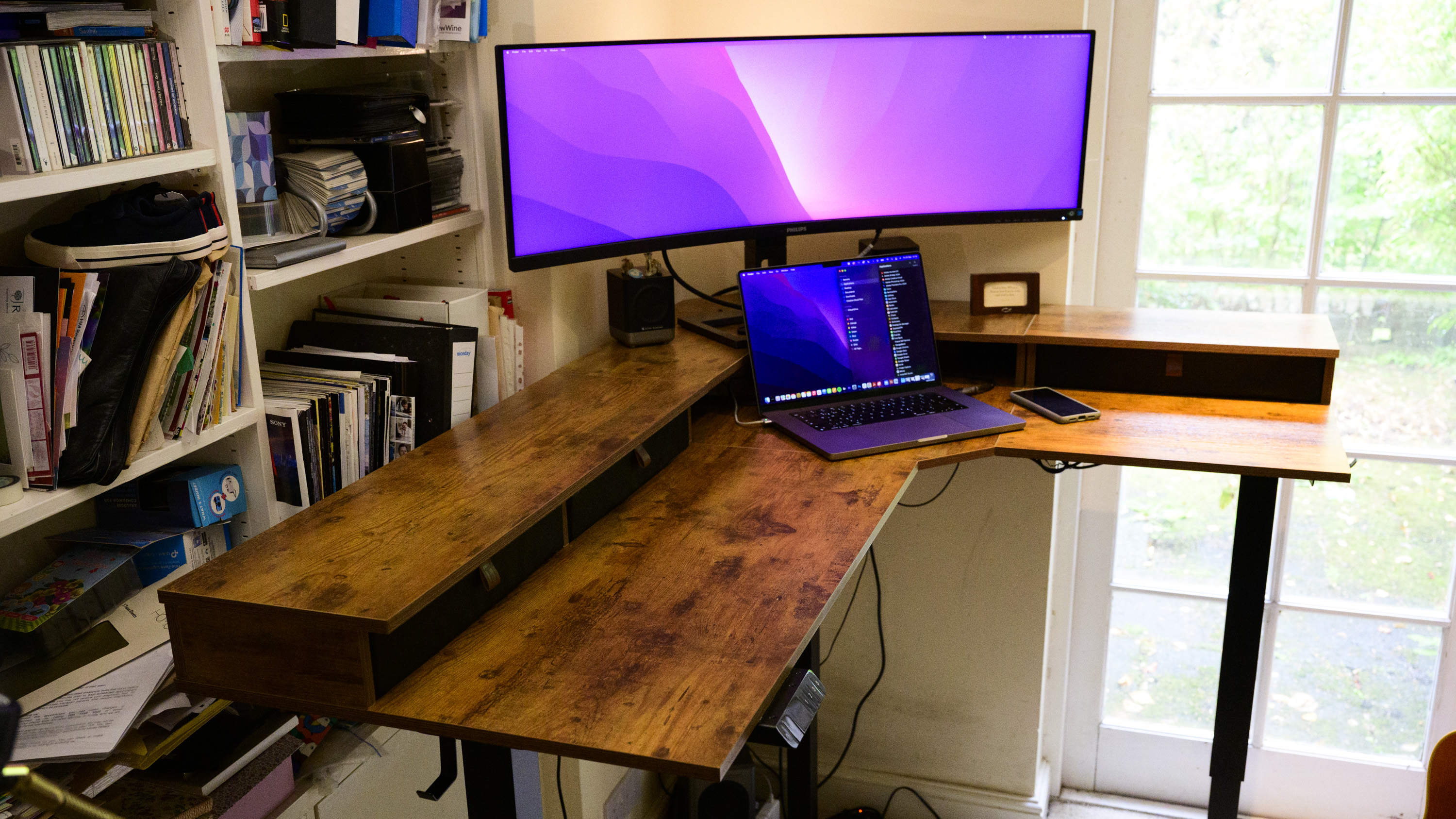 Fezibo Worland standing desk in a home office