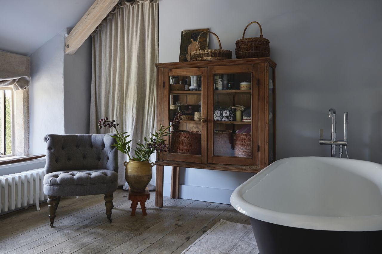 grey country bathroom