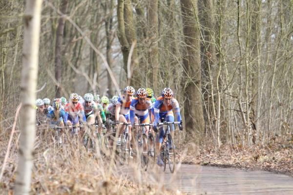 Iris Slappendel (Rabo Women) leads the first group chasing Blaak