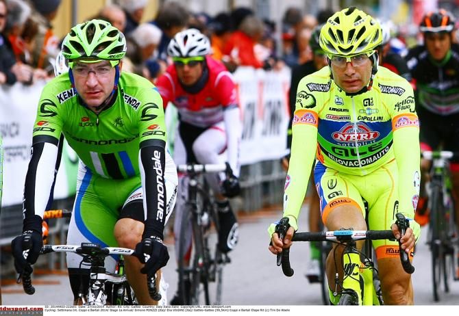 Elia Viviani and Simone Ponzi roll through the finish