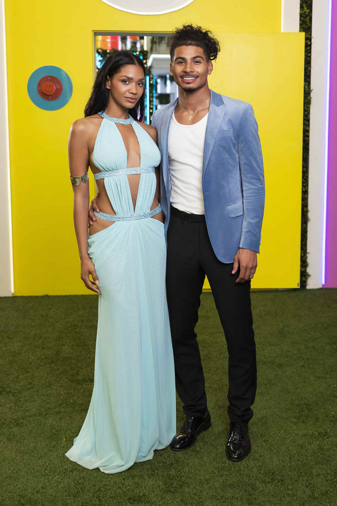 Melanie Moreno and Sincere Nicholas Rhea couple up in the 'Love Island USA' season 8 premiere.