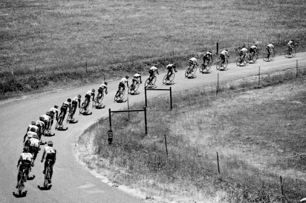 One of the big chase groups get strung out.