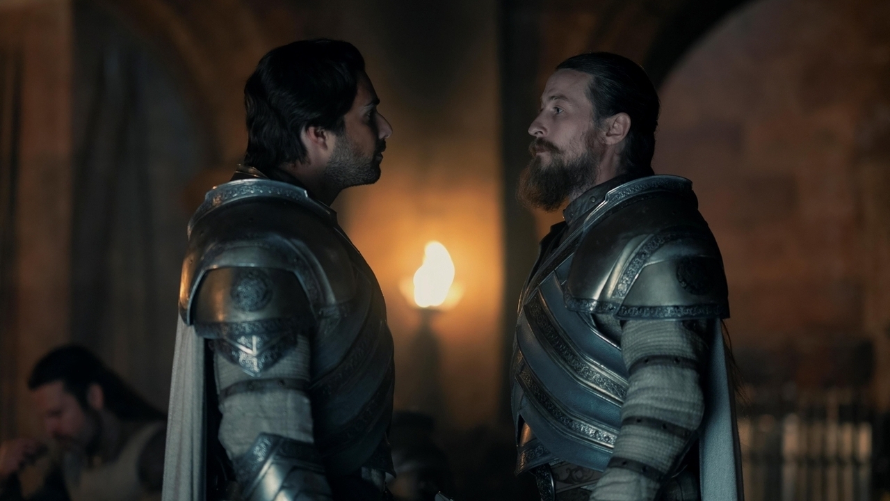 Ser Criston Cole parle à Ser Arryk dans House of the Dragon Saison 2x02