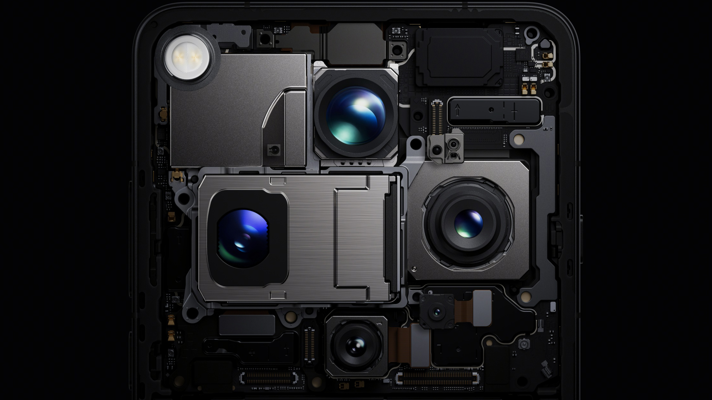 Cross section of the cameras in the Oppo Find X9 Ultra phone