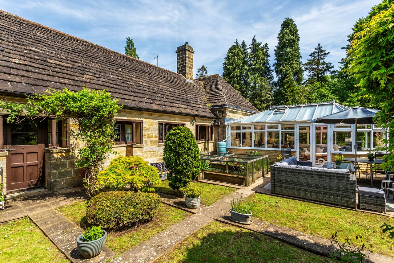 Images of Deerpark, East Grinstead