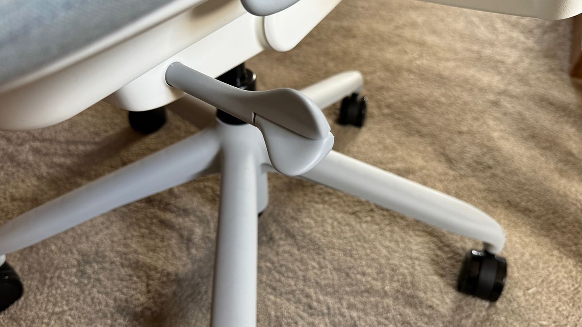 The recline mechanism of the Sayl is pretty clever.