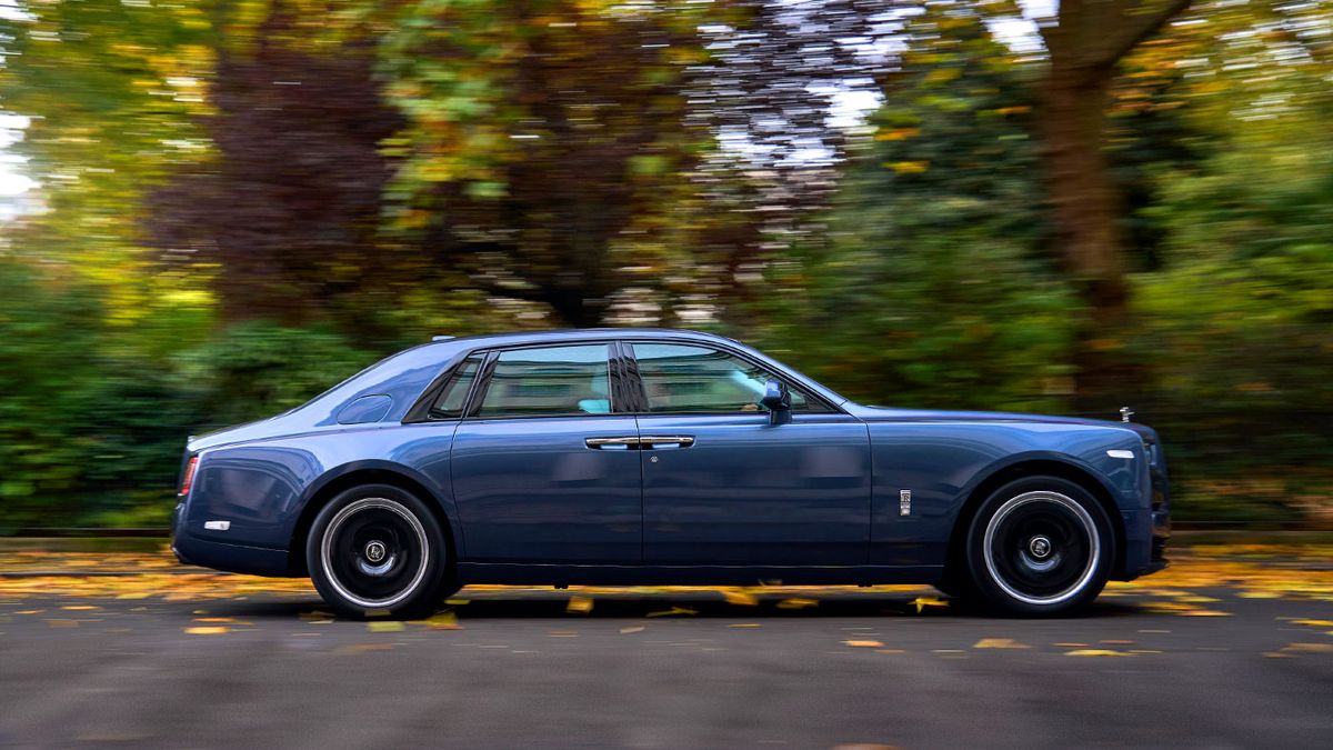 This Rolls-Royce Phantom's interior features one million stitches - CNET