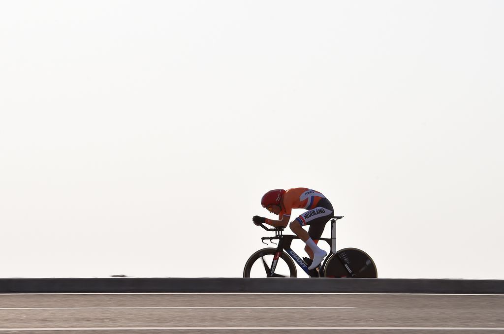 Tom Dumoulin (Netherlands) rides through the Doha desert