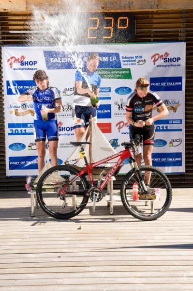 Elite women's podium