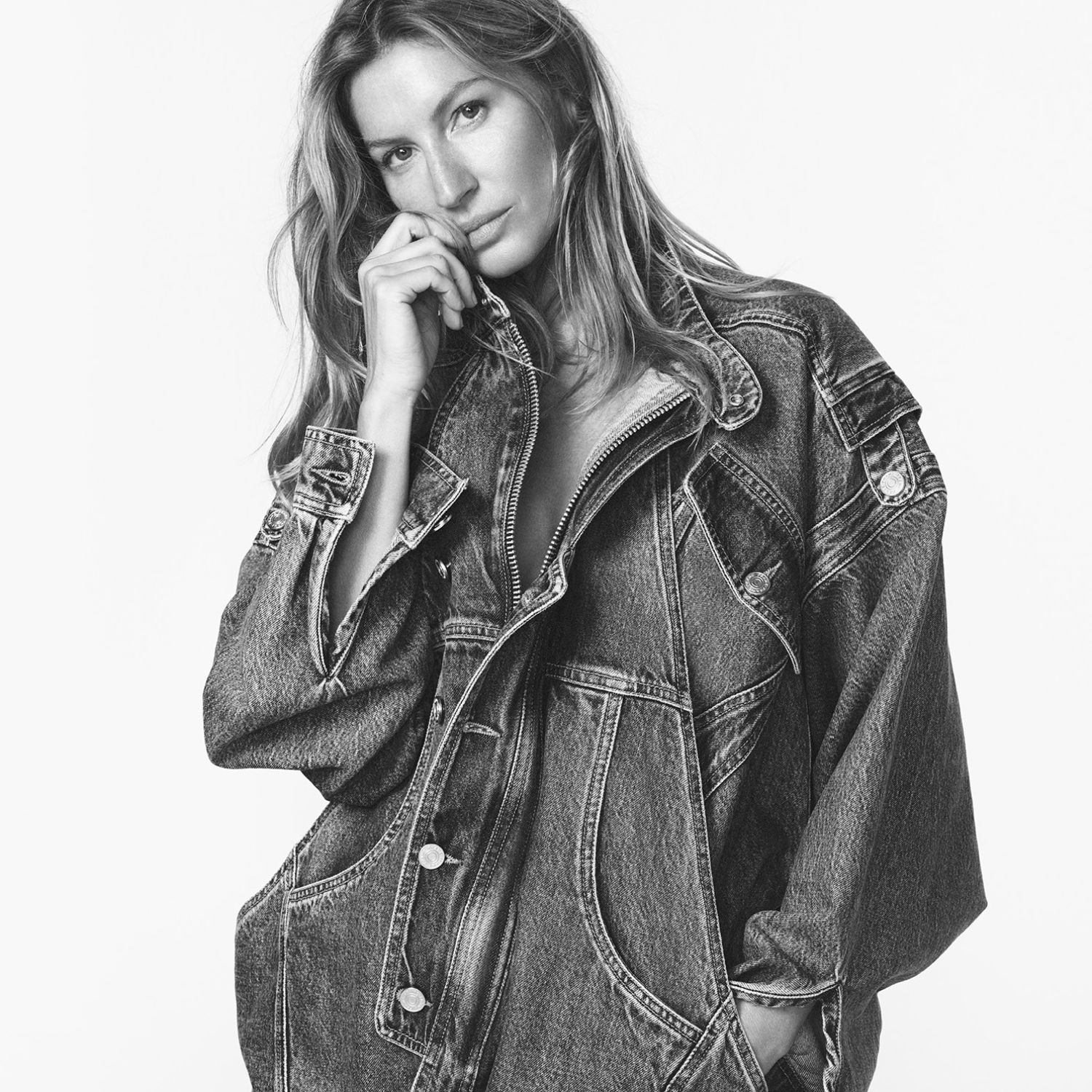 Gisele proves great denim really is all you need to make an outfit