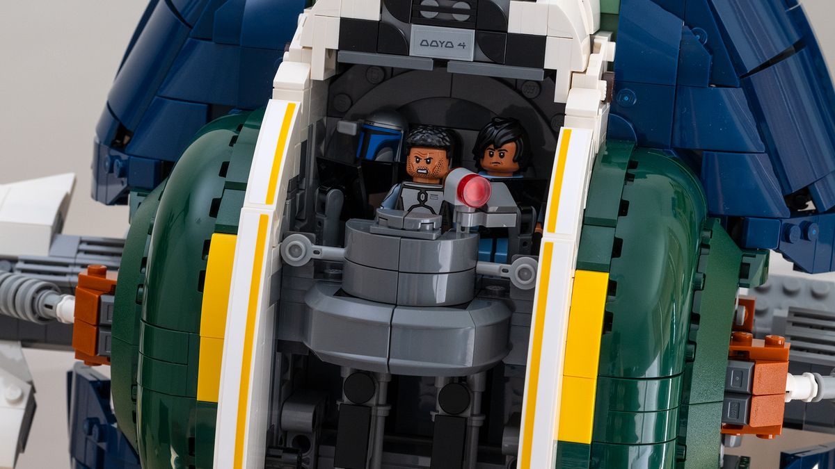 Lego Star Wars UCS Jango Fett&rsquo;s Firespray-Class Starship (75409) cockpit with canopy open