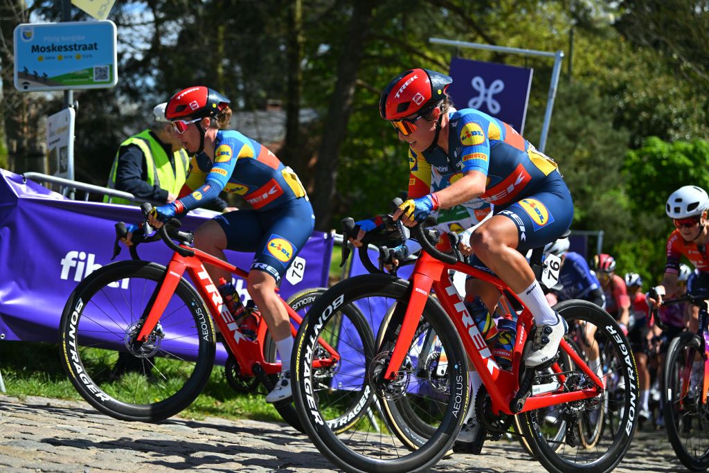 Shirin van Anrooij in race action