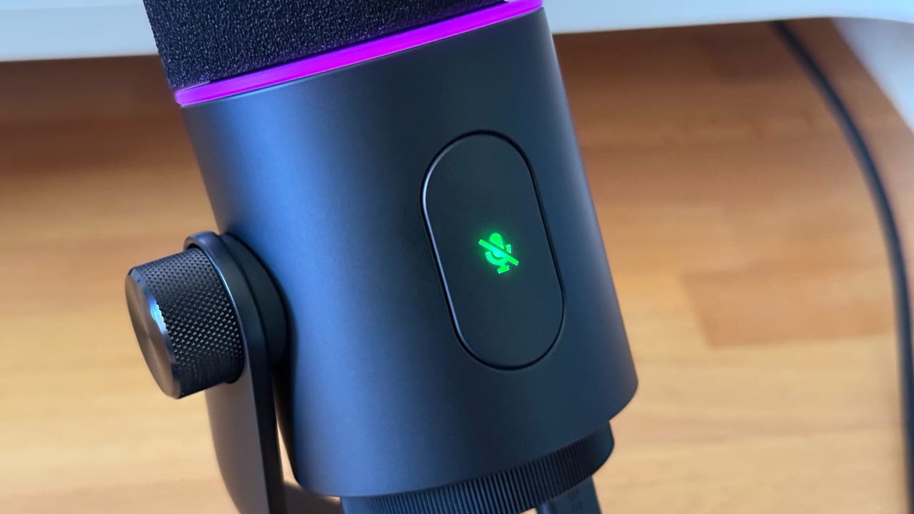 Razer Seiren V3 Pro microphone on wooden desk