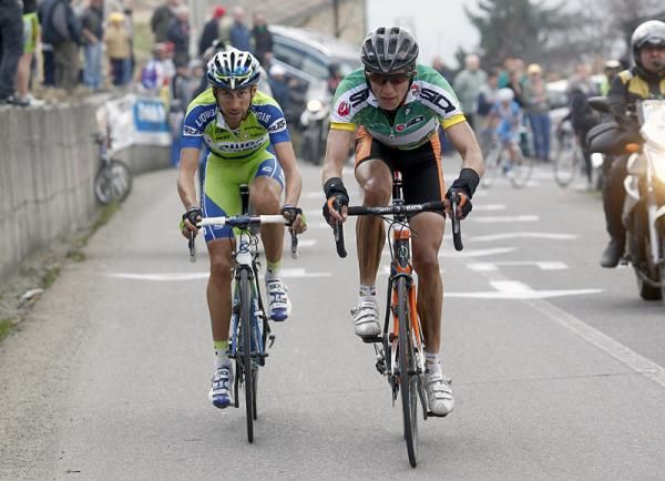 Ivan Santaromita (Liquigas-Doimo) and Przemyslaw Niemiec (Miche) on the attack.