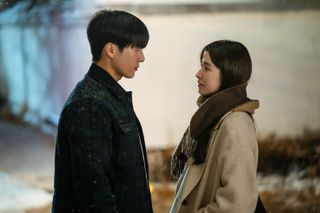 Yang Se-jong as Lee Won-jun and Shin Ha-young as Kim Jin-ju in DOONA!