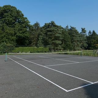 airbnb tennis court