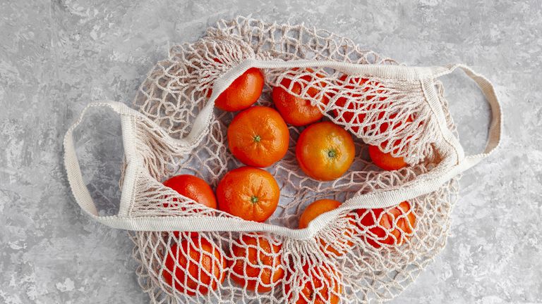 Bamboo vs cotton, image depicting cotton bag and oranges