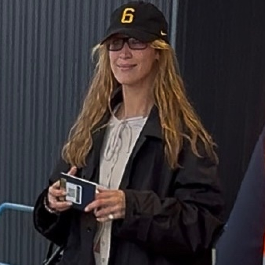 Bella Hadid arrived at Milan Fashion Week wearing her Nike Shox TL sneakers, a matching beige set, and an oversize Prada bag