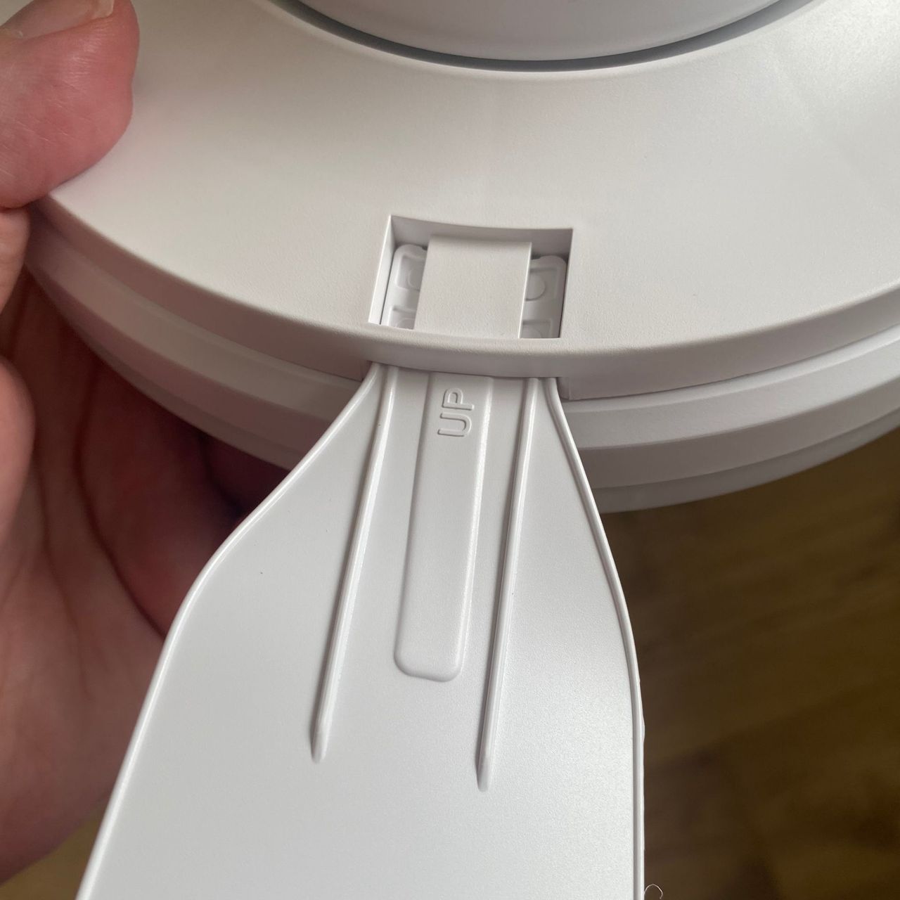 Connecting the fan blades of the Amazon ceiling fan