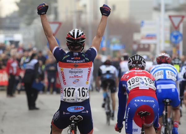 Andrea Palini (Team Idea) wins: a view from behind.