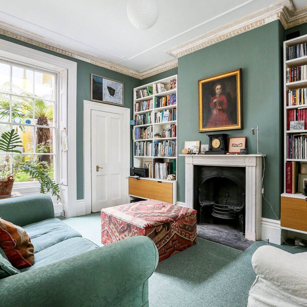 queen square living room