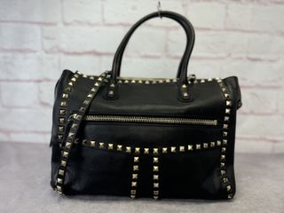 Tas Bahu Kulit Hitam Garavani Rockstud