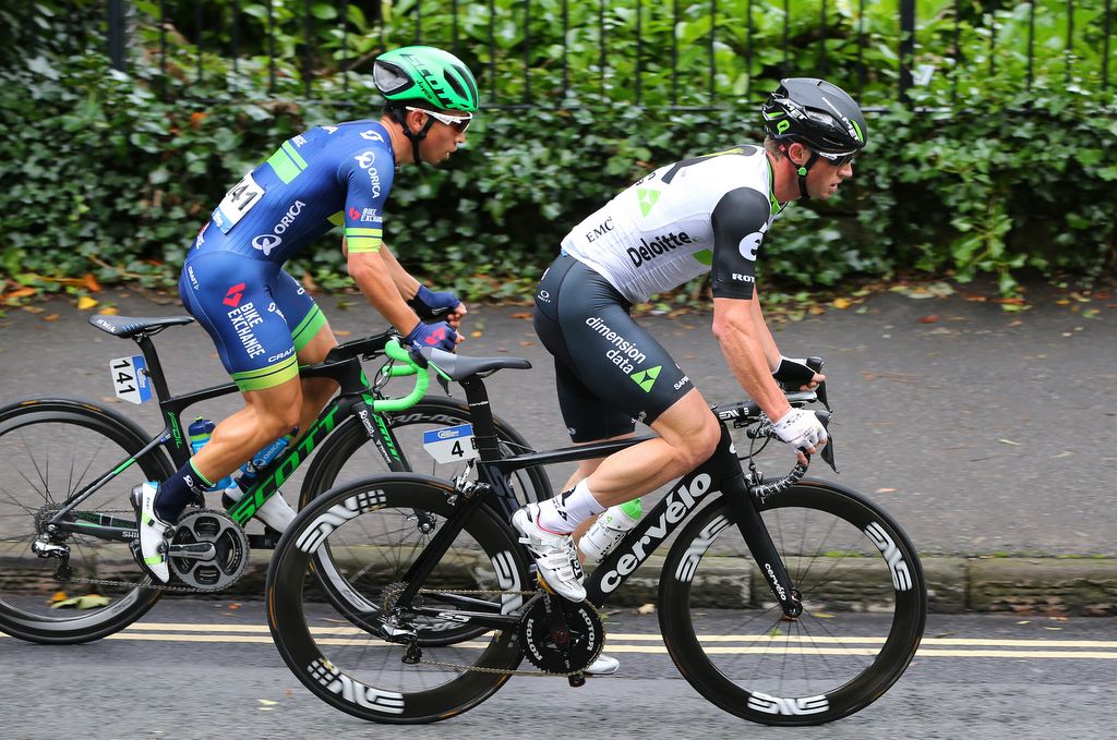 Mark Renshaw (Dimension Data) and Caleb Ewan (Orica-BikeExchange)