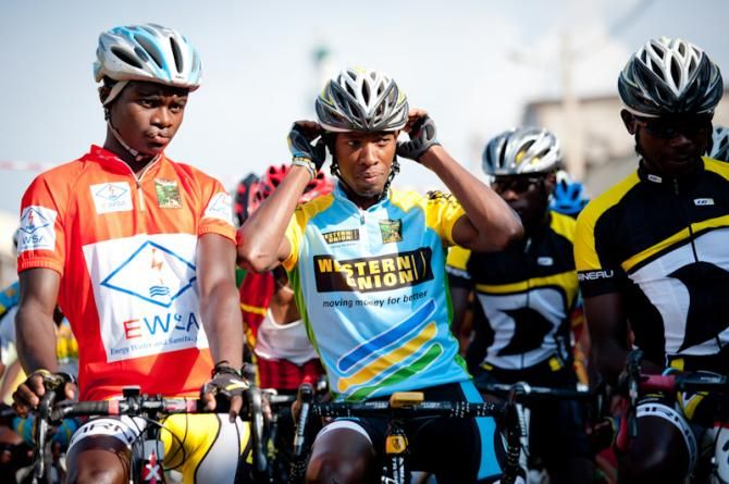 Adrien Niyonshuti (Team Rwanda Karisimbi) at the start line
