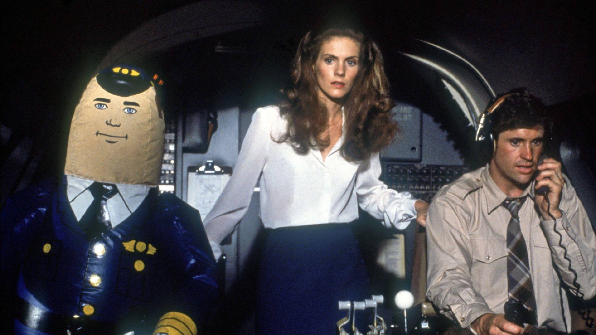 (L-R) Julie Hagerty as Elaine Dickinson and Robert Hays as Ted Striker in Airplane!