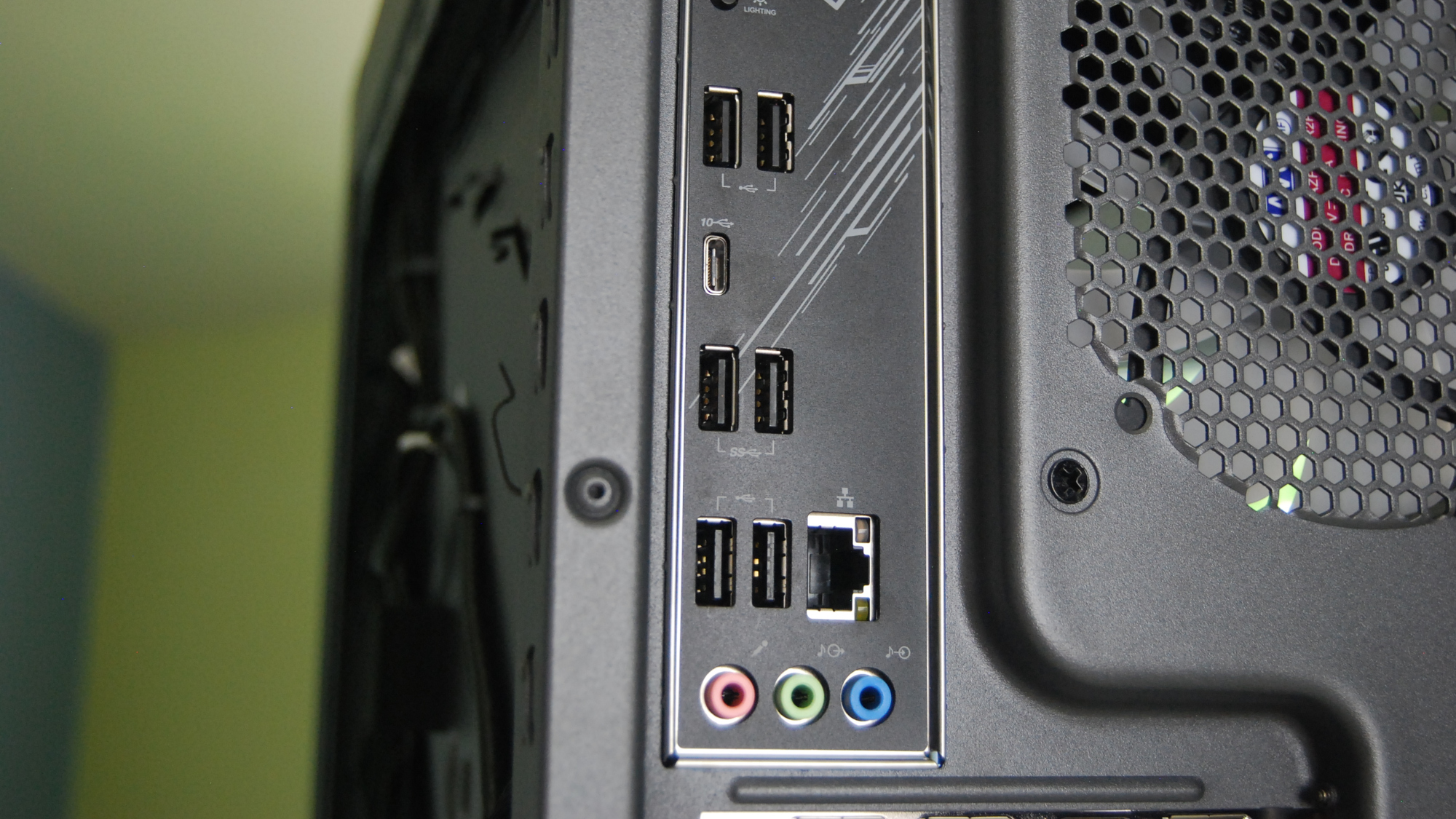 Lenovo's $1,000 gaming desktop runs cool and quiet at 1440p, but it has one hidden weak spot