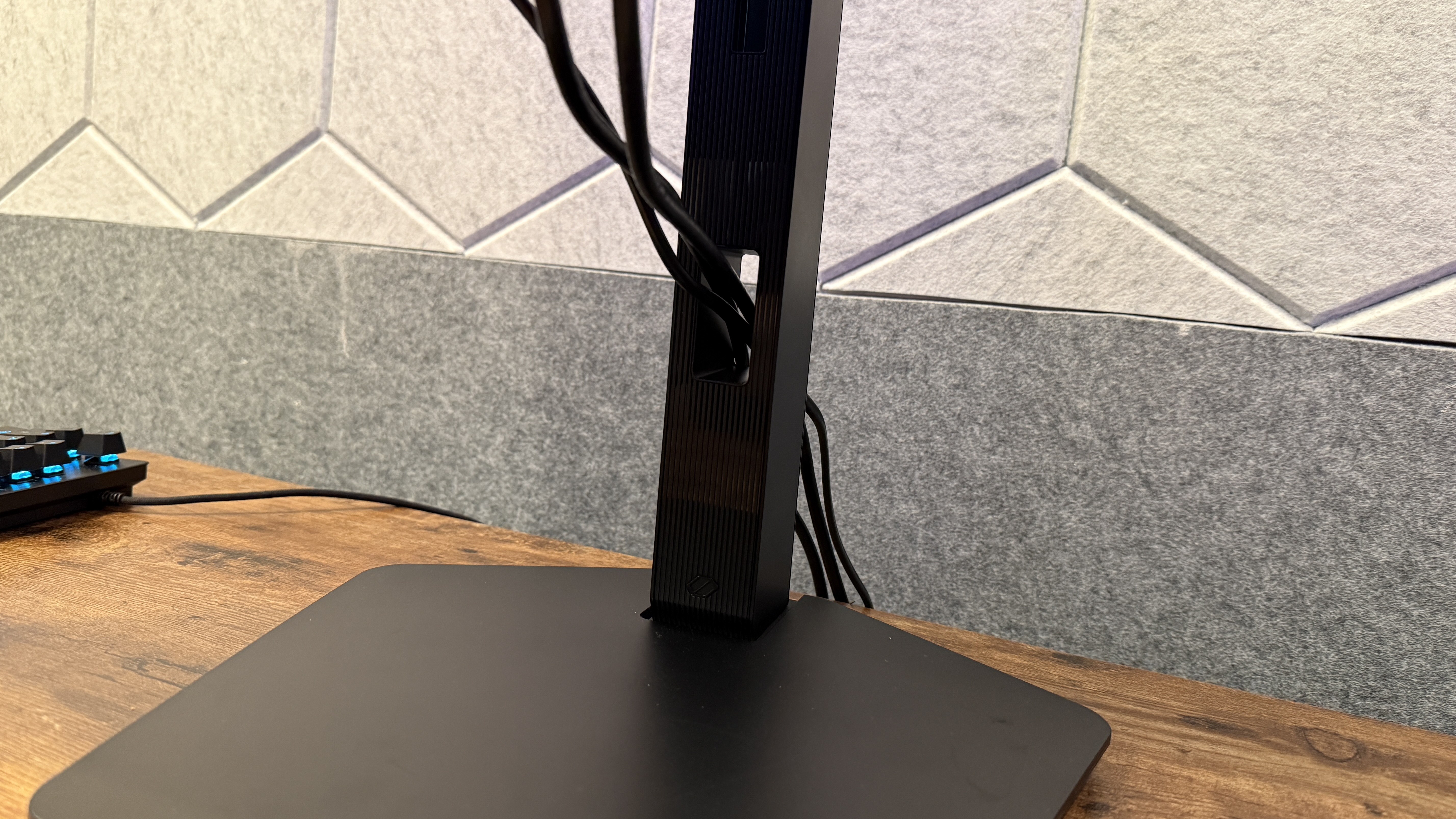 A close-up shot of the hole in the middle of stand for the Samsung Odyssey G8 (G80HS)