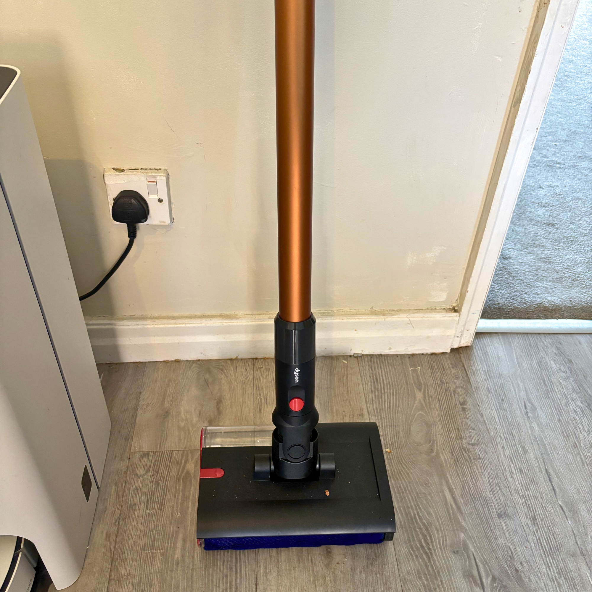 dyson pencilwash on hard floor