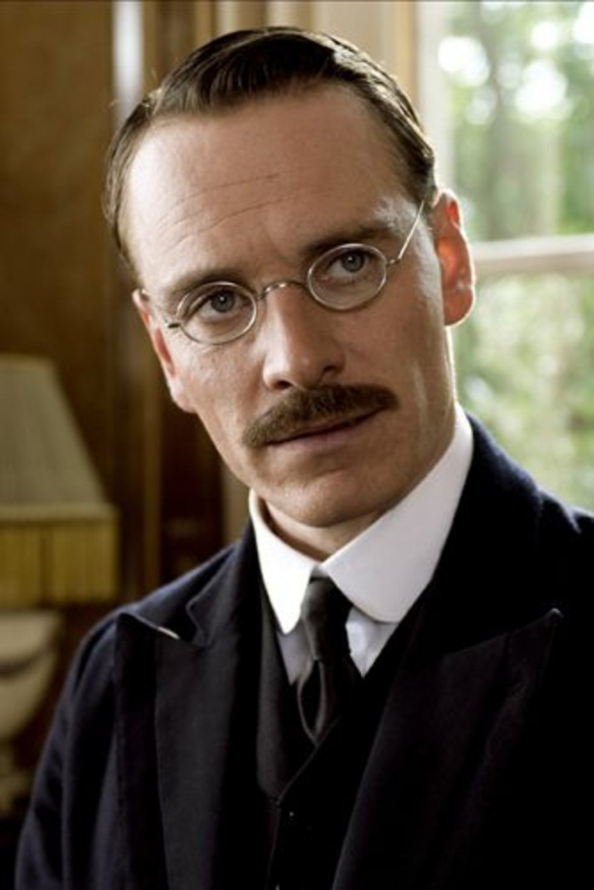 30-bespectacled-characters-on-film-31-1556696049-XtPt-column-width-inline
