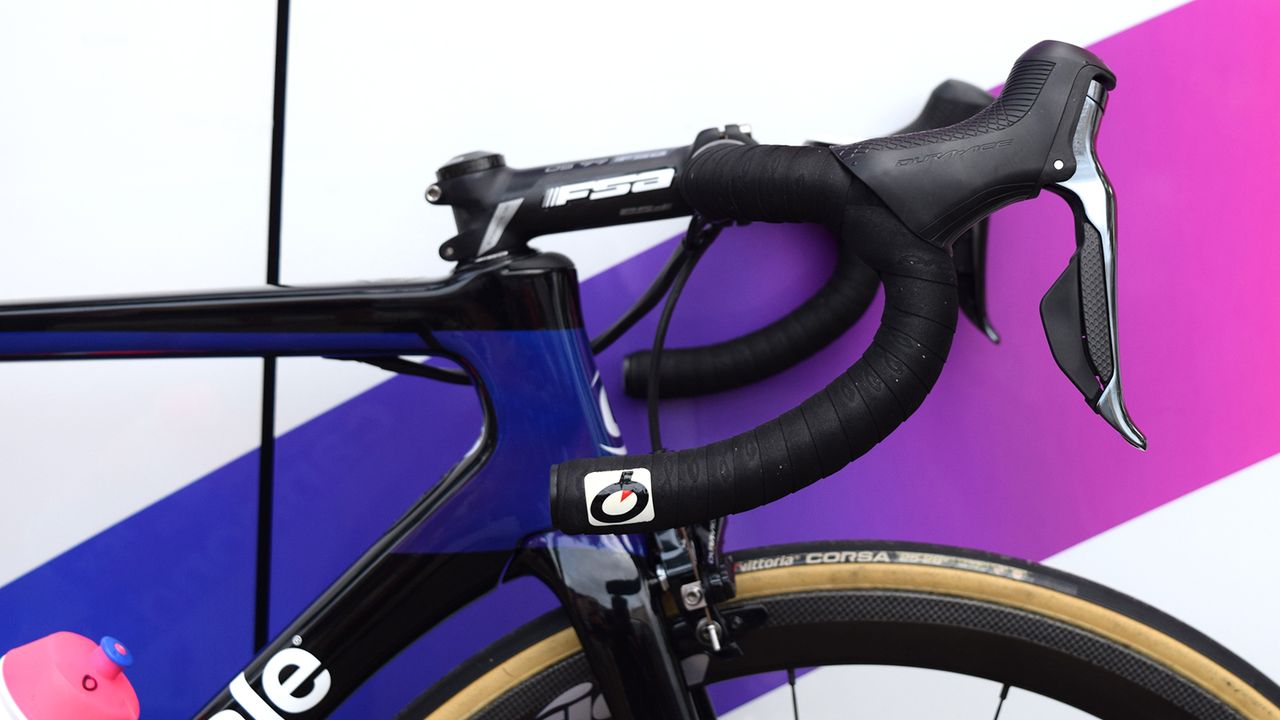 The FSA handlebars are wrapped with Prologo tape, finished off with a sponsor-pleasing logo that serves no purpose other than TV exposure