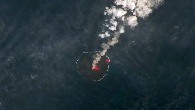 A camera onboard the Landsat-8 satellite captured this gorgeous image of ash and steam billowing out of Japan's Nishinoshima volcanic island
