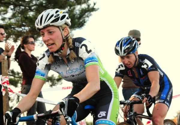 Mo Bruno-Roy (M&amp;M Racing-Seven Cycles) trying to hold off Laura Van Gilder (C3 Sollay).