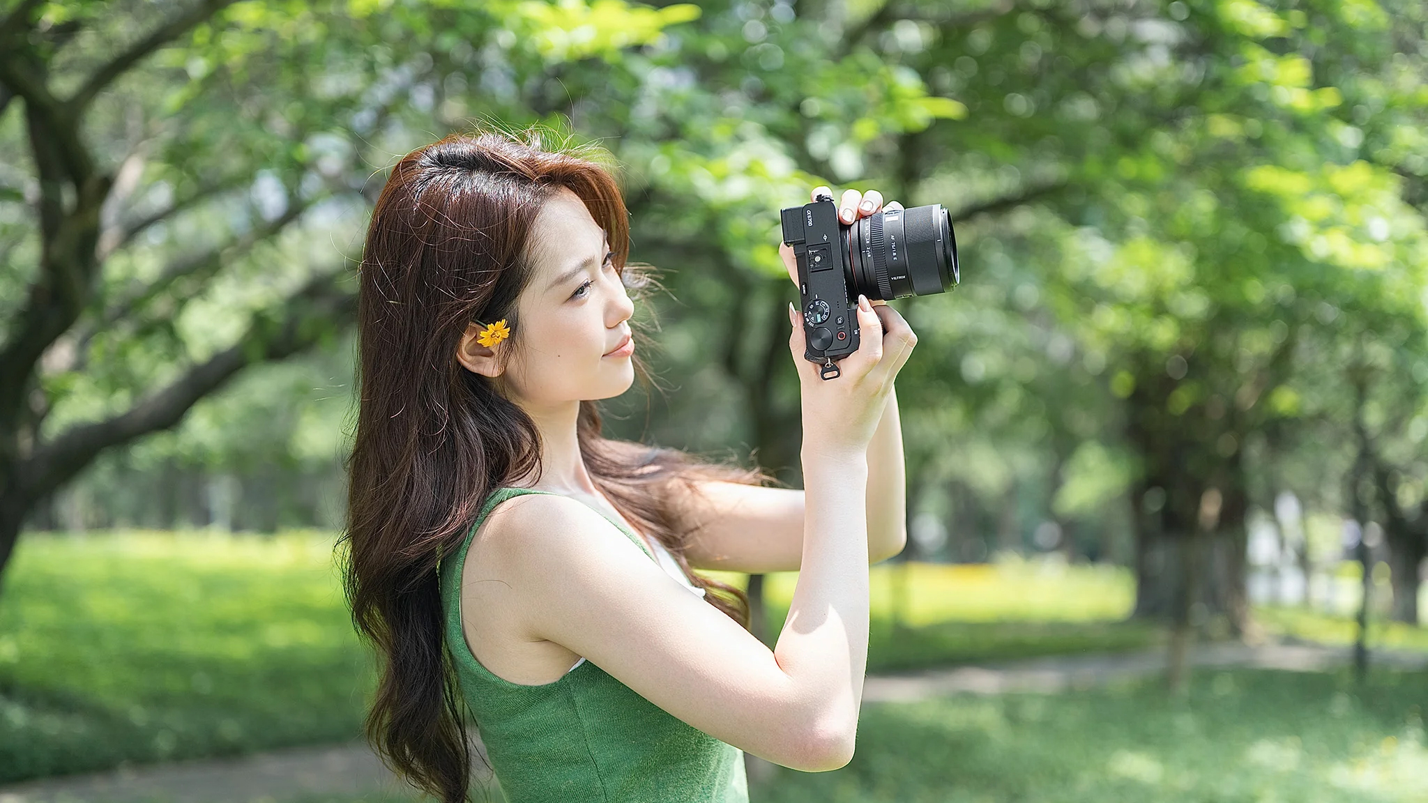 The VIltrox AF 75mm f/1.8 Evo being used by a photographer