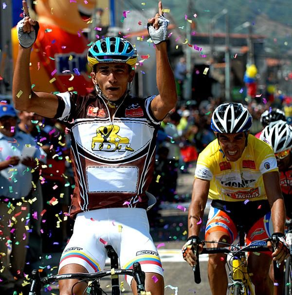 Jonathan Monsalve (Gs.Mastromarco Sensi) wins stage 7 ahead of race leader Contreras.