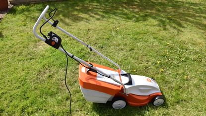 Testing the Stihl RME Lawn mower at home 