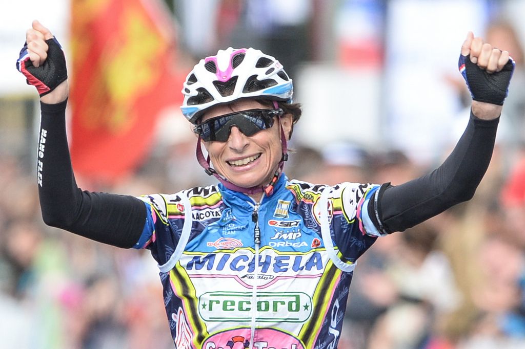 Edwige Pitel (SC Michela Fanini Rox) celebrates her win